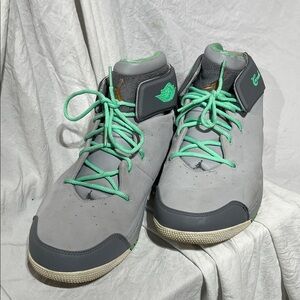 Jordan Carmelo wolf Gray and green glow High-Top Sneakers